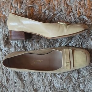 Salvatore Ferragamo Cream Leather Women's Shoes